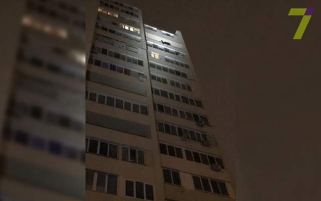 В Одессе мужчина покончил с жизнью, выбросившись из окна высотки (ФОТО) Фото № 0 В Одессе мужчина покончил с жизнью, выбросившись из окна высотки (ФОТО) Фото № 0