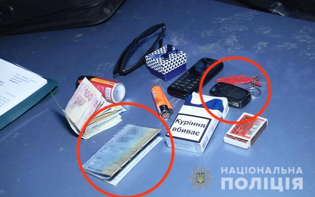 В Одессе, угрожая пистолетом, рецидивист угнал автомобиль Фото № 2 В Одессе, угрожая пистолетом, рецидивист угнал автомобиль Фото № 2