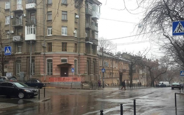 Вниманию одесских водителей: установлен ряд новых дорожных знаков Фото № 1 Вниманию одесских водителей: установлен ряд новых дорожных знаков Фото № 1
