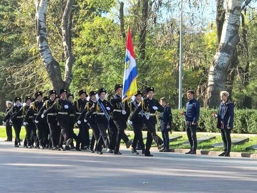 Возле Памятника Неизвестному матросу в торжественной обстановке завершилась Вахта Памяти 2017 года Фото № 4 Возле Памятника Неизвестному матросу в торжественной обстановке завершилась Вахта Памяти 2017 года Фото № 4
