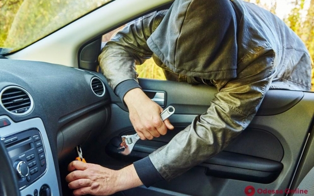 Житель Одесщины пытался продать угнанный автомобиль на запчасти Фото № 0 Житель Одесщины пытался продать угнанный автомобиль на запчасти Фото № 0