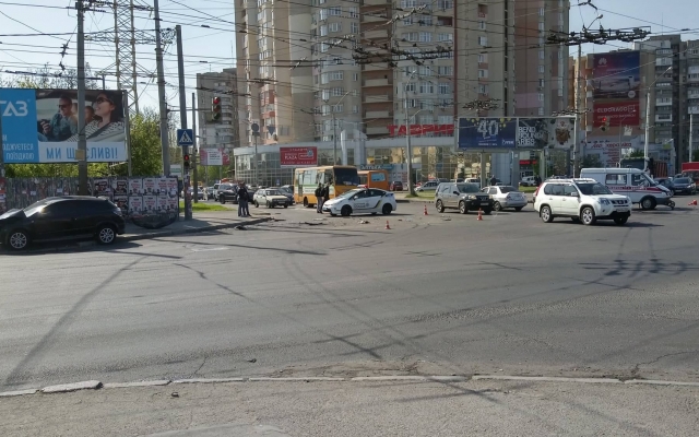 В Одессе скорая помощь попала в ДТП (ФОТО) Фото № 3 В Одессе скорая помощь попала в ДТП (ФОТО) Фото № 3