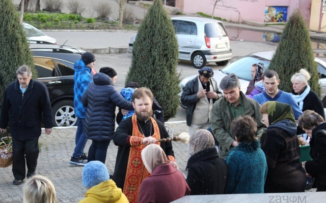Пасха в Одессе: как горожане куличи освящали (ФОТО) Фото № 8 Пасха в Одессе: как горожане куличи освящали (ФОТО) Фото № 8