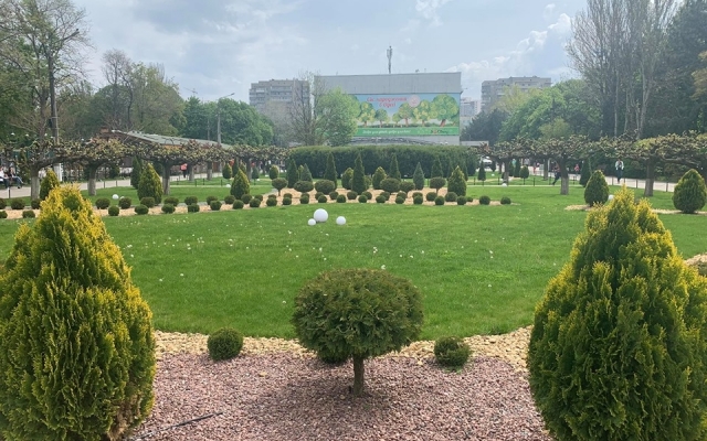 В парке Горького одесситы отведали огромный кулич (ФОТО) Фото № 2 В парке Горького одесситы отведали огромный кулич (ФОТО) Фото № 2