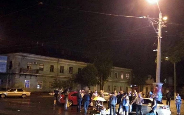 В Одессе таксист сбил двух пешеходов Фото № 0 В Одессе таксист сбил двух пешеходов Фото № 0
