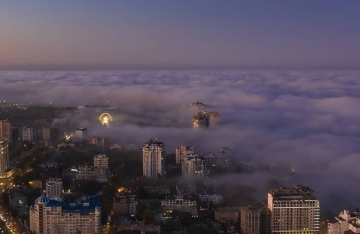 Вечером берег Одессы окутал необычный туман Фото № 1 Вечером берег Одессы окутал необычный туман Фото № 1
