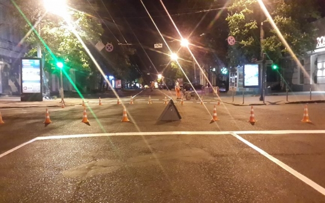 КП «СМЭП» обновило дорожную разметку на Бунина в Одессе Фото № 3 КП «СМЭП» обновило дорожную разметку на Бунина в Одессе Фото № 3