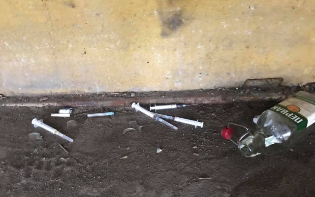 В Аккермане наркоманы кишат рядом с детской площадкой, школой и детсадом (ФОТО 18+) Фото № 5 В Аккермане наркоманы кишат рядом с детской площадкой, школой и детсадом (ФОТО 18+) Фото № 5