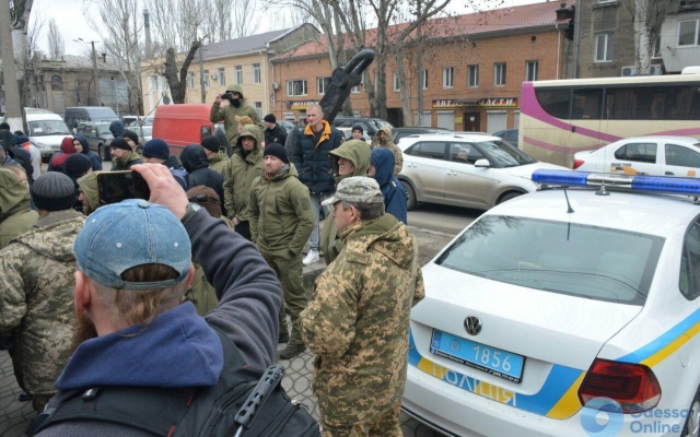 Пикет у стивидорной компании едва не закончился дракой (ФОТО) Фото № 0 Пикет у стивидорной компании едва не закончился дракой (ФОТО) Фото № 0