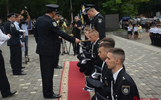 Ряды одесской полиции пополнили 177 выпускников университета внутренних дел (ФОТО) Фото № 12 Ряды одесской полиции пополнили 177 выпускников университета внутренних дел (ФОТО) Фото № 12