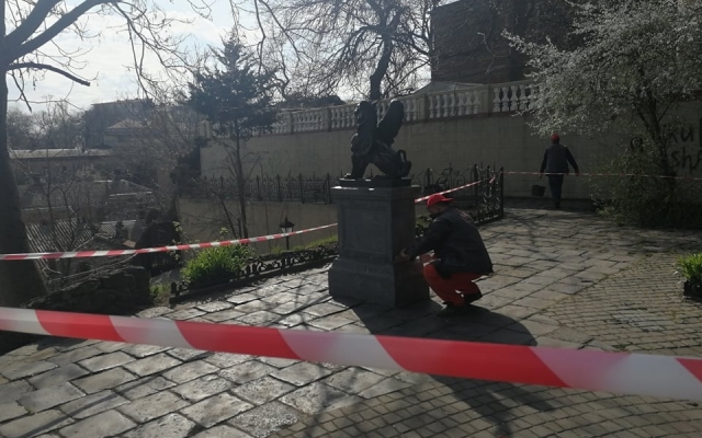 Возле Тёщиного моста ремонтируют Возле Тёщиного моста ремонтируют