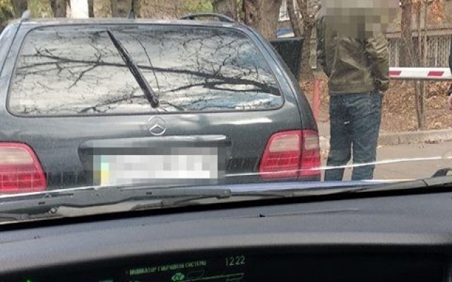 Устроившего стрельбу на Старосенной площади задержали Фото № 1 Устроившего стрельбу на Старосенной площади задержали Фото № 1