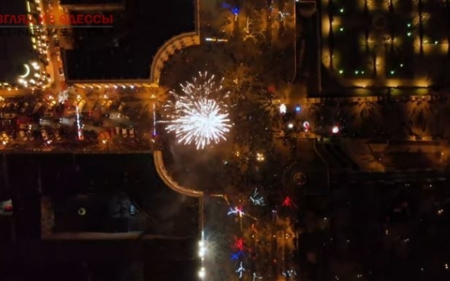 Как выглядел одесский новогодний салют с высоты (ФОТО, ВИДЕО) Фото № 0 Как выглядел одесский новогодний салют с высоты (ФОТО, ВИДЕО) Фото № 0