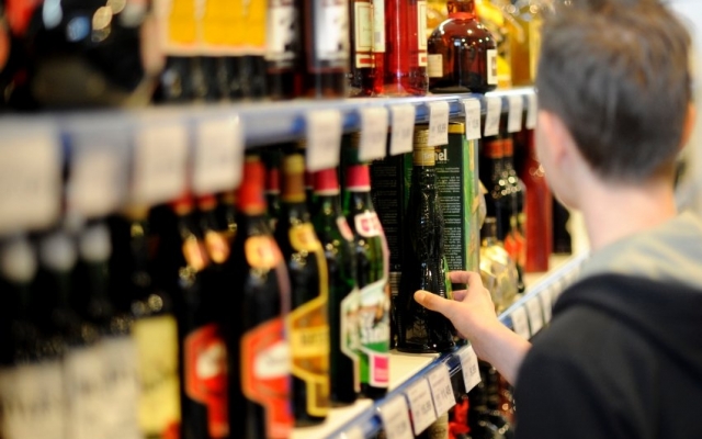 В Измаиле продавец понесёт ответственность за продажу алкоголя подростку Фото № 0 В Измаиле продавец понесёт ответственность за продажу алкоголя подростку Фото № 0