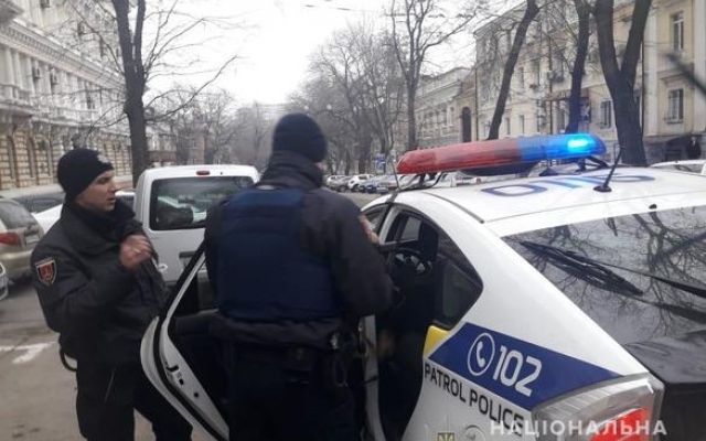 В центре Одессы мужчину ограбили на $20 000 (ФОТО, ВИДЕО) Фото № 0 В центре Одессы мужчину ограбили на $20 000 (ФОТО, ВИДЕО) Фото № 0
