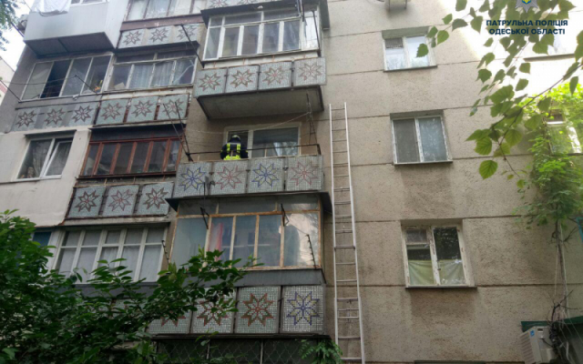 Одесские патрульные спасли пенсионерку Фото № 0 Одесские патрульные спасли пенсионерку Фото № 0