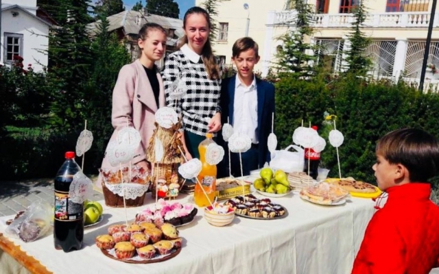 В Измаиле школьники собирали деньги на лечение одноклассницы (ФОТО) Фото № 2 В Измаиле школьники собирали деньги на лечение одноклассницы (ФОТО) Фото № 2