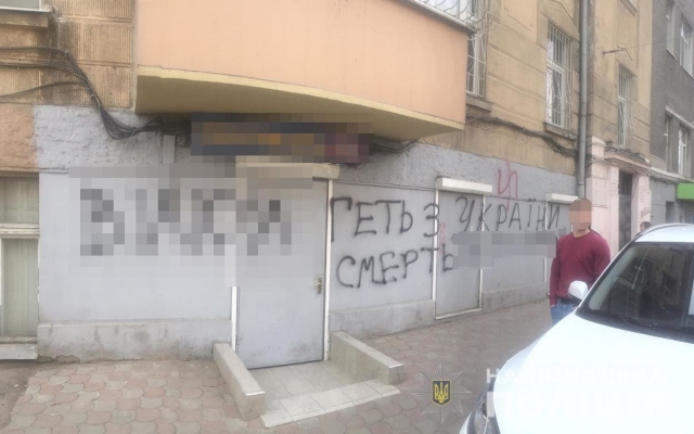 Одесские правоохранители разыскивают уличных хулиганов Фото № 0 Одесские правоохранители разыскивают уличных хулиганов Фото № 0