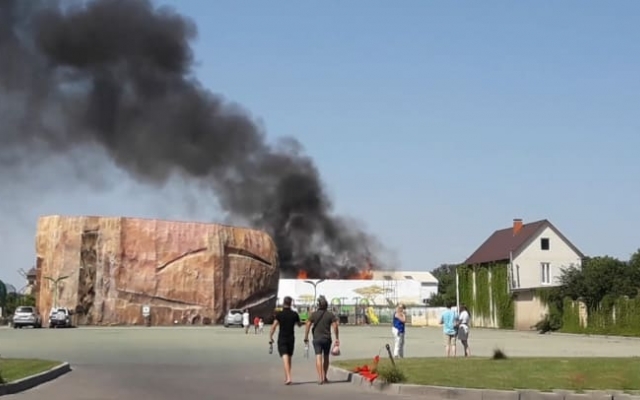 Из-за пожара в Биопарке бегемоты остались без жилья Фото № 0 Из-за пожара в Биопарке бегемоты остались без жилья Фото № 0