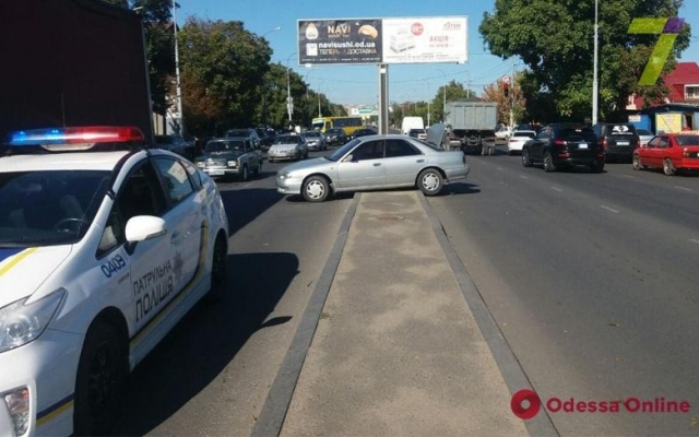 В Одессе внедорожник протаранил несколько автомобилей (ФОТО) Фото № 1 В Одессе внедорожник протаранил несколько автомобилей (ФОТО) Фото № 1