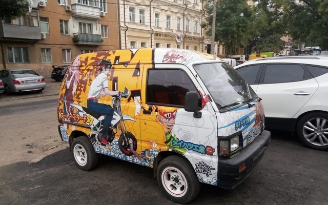 По городу ездит забавный микроавтобус с изображением героев японских мультиков Фото № 2 По городу ездит забавный микроавтобус с изображением героев японских мультиков Фото № 2