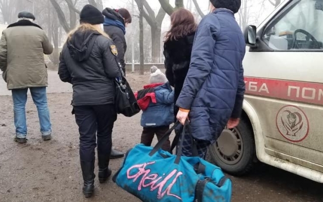 Волонтёры помогли матери и ребёнку, которые оказались на улице (ФОТО) Фото № 2 Волонтёры помогли матери и ребёнку, которые оказались на улице (ФОТО) Фото № 2