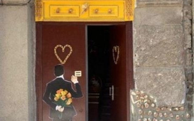 Дворник в Одессе, создав креативный двор, является примером для подражания Фото № 0 Дворник в Одессе, создав креативный двор, является примером для подражания Фото № 0