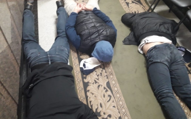 В одесский автодор ворвались неизвестные боевики (ФОТО) Фото № 2 В одесский автодор ворвались неизвестные боевики (ФОТО) Фото № 2
