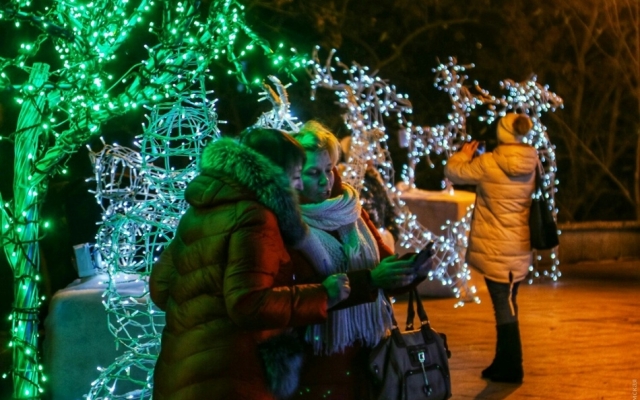 На Думской площади открыли главную новогоднюю ёлку (Фото) Фото № 2 На Думской площади открыли главную новогоднюю ёлку (Фото) Фото № 2
