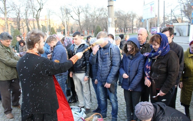 Пасха в Одессе: как горожане куличи освящали (ФОТО) Фото № 2 Пасха в Одессе: как горожане куличи освящали (ФОТО) Фото № 2