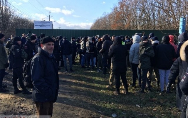 В парке 411-й батареи проходит акция протеста (ФОТО) Фото № 3 В парке 411-й батареи проходит акция протеста (ФОТО) Фото № 3