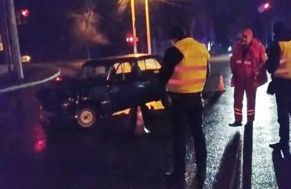 Два человека пострадали в результате ночной серьёзной аварии Фото № 1 Два человека пострадали в результате ночной серьёзной аварии Фото № 1