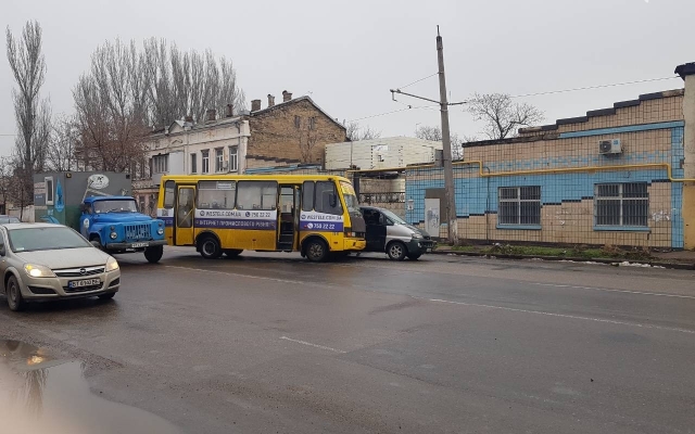 В Одессе произошло ДТП с участием маршрутки (ФОТО) Фото № 0 В Одессе произошло ДТП с участием маршрутки (ФОТО) Фото № 0