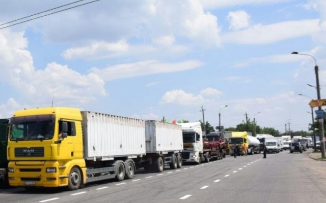 Потоки грузового транспорта в порт хотят перевести с Хуторской на Балтскую дорогу Фото № 0 Потоки грузового транспорта в порт хотят перевести с Хуторской на Балтскую дорогу Фото № 0