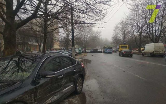 В Киевском районе Одессы произошло массовое ДТП (ФОТО) Фото № 1 В Киевском районе Одессы произошло массовое ДТП (ФОТО) Фото № 1
