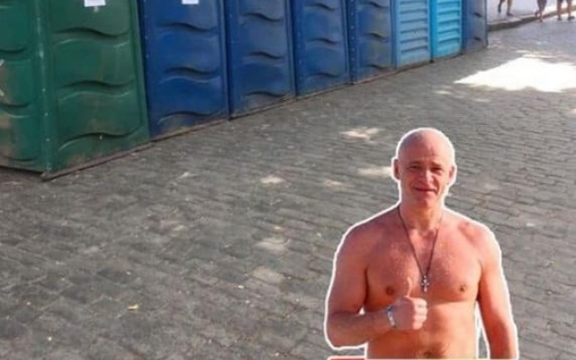 “Подарок одесситам от мэра”: Дерибасовскую украсила шеренга “нужников” (ФОТО) Фото № 0 “Подарок одесситам от мэра”: Дерибасовскую украсила шеренга “нужников” (ФОТО) Фото № 0