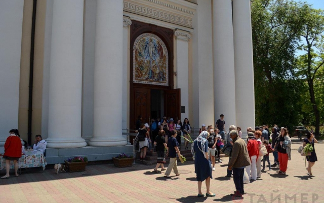 Освящённая зелень: в Одессе праздновали Троицу Фото № 4 Освящённая зелень: в Одессе праздновали Троицу Фото № 4