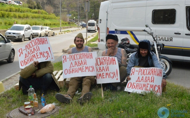 В Одессе бездомных переодели в В Одессе бездомных переодели в