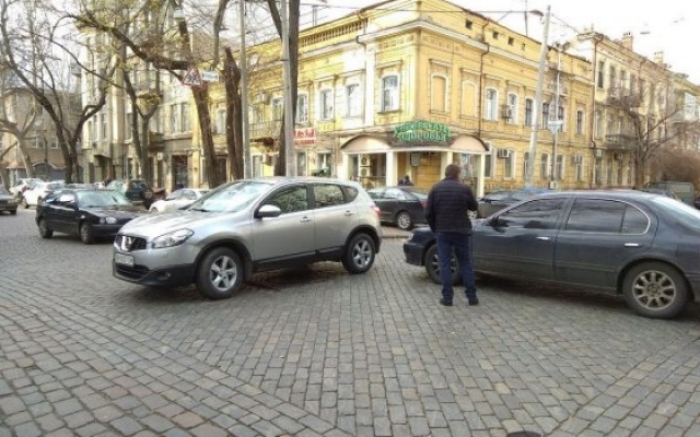 В центре Одессы ДТП: все троллейбусы стоят Фото № 2 В центре Одессы ДТП: все троллейбусы стоят Фото № 2