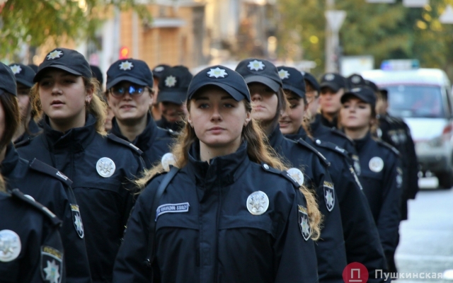 В Одессе маршировали будущие полицейские (ФОТО, ВИДЕО) Фото № 2 В Одессе маршировали будущие полицейские (ФОТО, ВИДЕО) Фото № 2
