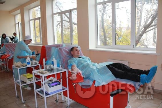 Сотрудники ГУНП в Одесской области сдали кровь для военнослужащих, раненных в зоне АТО Фото № 7 Сотрудники ГУНП в Одесской области сдали кровь для военнослужащих, раненных в зоне АТО Фото № 7