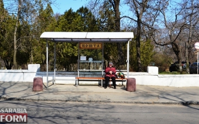 В центре Белгород-Днестровского вандалы изуродовали остановку (ФОТО) Фото № 2 В центре Белгород-Днестровского вандалы изуродовали остановку (ФОТО) Фото № 2