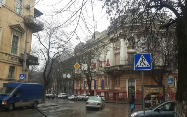 Вниманию одесских водителей: установлен ряд новых дорожных знаков Фото № 2 Вниманию одесских водителей: установлен ряд новых дорожных знаков Фото № 2
