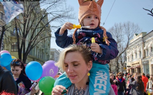 Одесситы прошли маршем по улицам города: пускали пузыри Фото № 5 Одесситы прошли маршем по улицам города: пускали пузыри Фото № 5