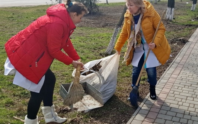Как одесские врачи город благоустраивали накануне праздников Фото № 4 Как одесские врачи город благоустраивали накануне праздников Фото № 4