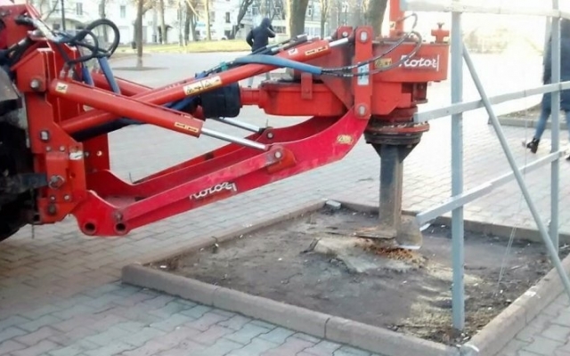 Коммунальщики Одессы устраняют пни Фото № 0 Коммунальщики Одессы устраняют пни Фото № 0