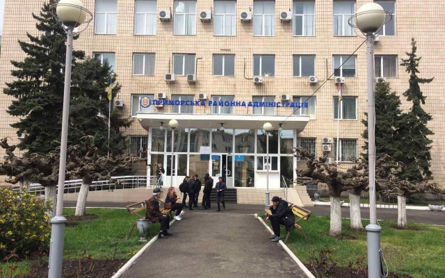 В здании Приморской райадминистраци решетки поменяют на ролеты Фото № 0 В здании Приморской райадминистраци решетки поменяют на ролеты Фото № 0