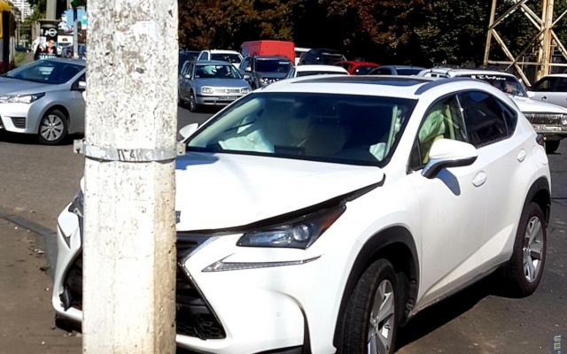 В Одессе произошло ДТП с участием Lexus и Mercedes (ФОТО) Фото № 2 В Одессе произошло ДТП с участием Lexus и Mercedes (ФОТО) Фото № 2