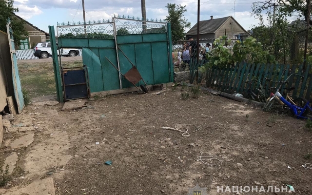 Односельчане под Одессой спасли женщину от неадекватного знакомого Фото № 0 Односельчане под Одессой спасли женщину от неадекватного знакомого Фото № 0