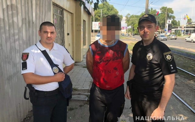 В Одессе мужчина ограбил лежачую больную у неё на глазах (ФОТО, ВИДЕО) Фото № 0 В Одессе мужчина ограбил лежачую больную у неё на глазах (ФОТО, ВИДЕО) Фото № 0